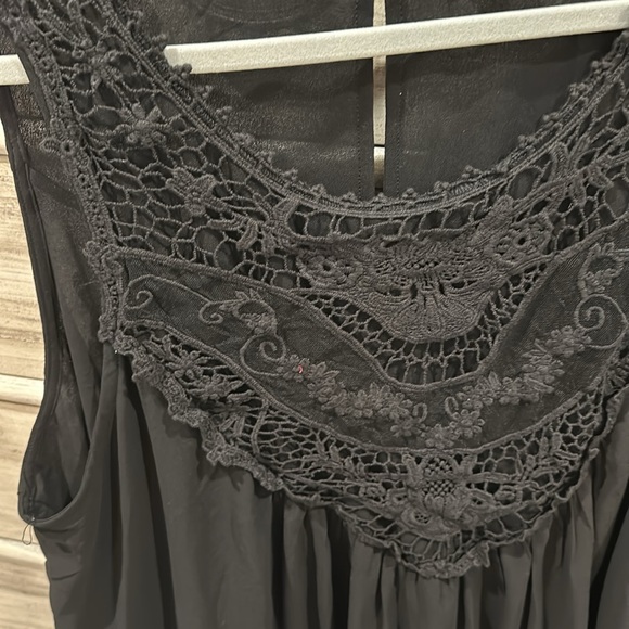 Ladies top - Picture 2 of 4